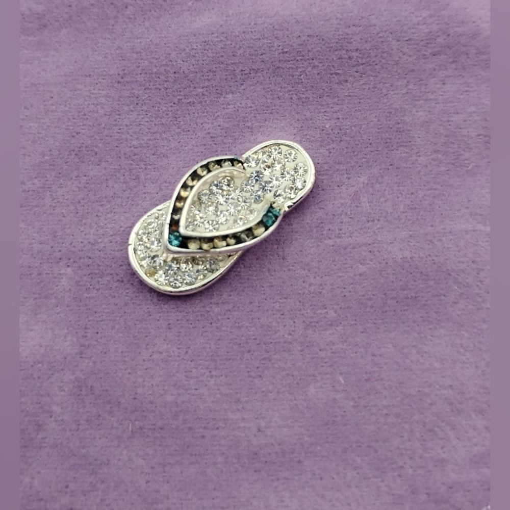 Elegant Silver Flip Flop Pendant Sterling Silver 🎁 - Picture 1 of 2